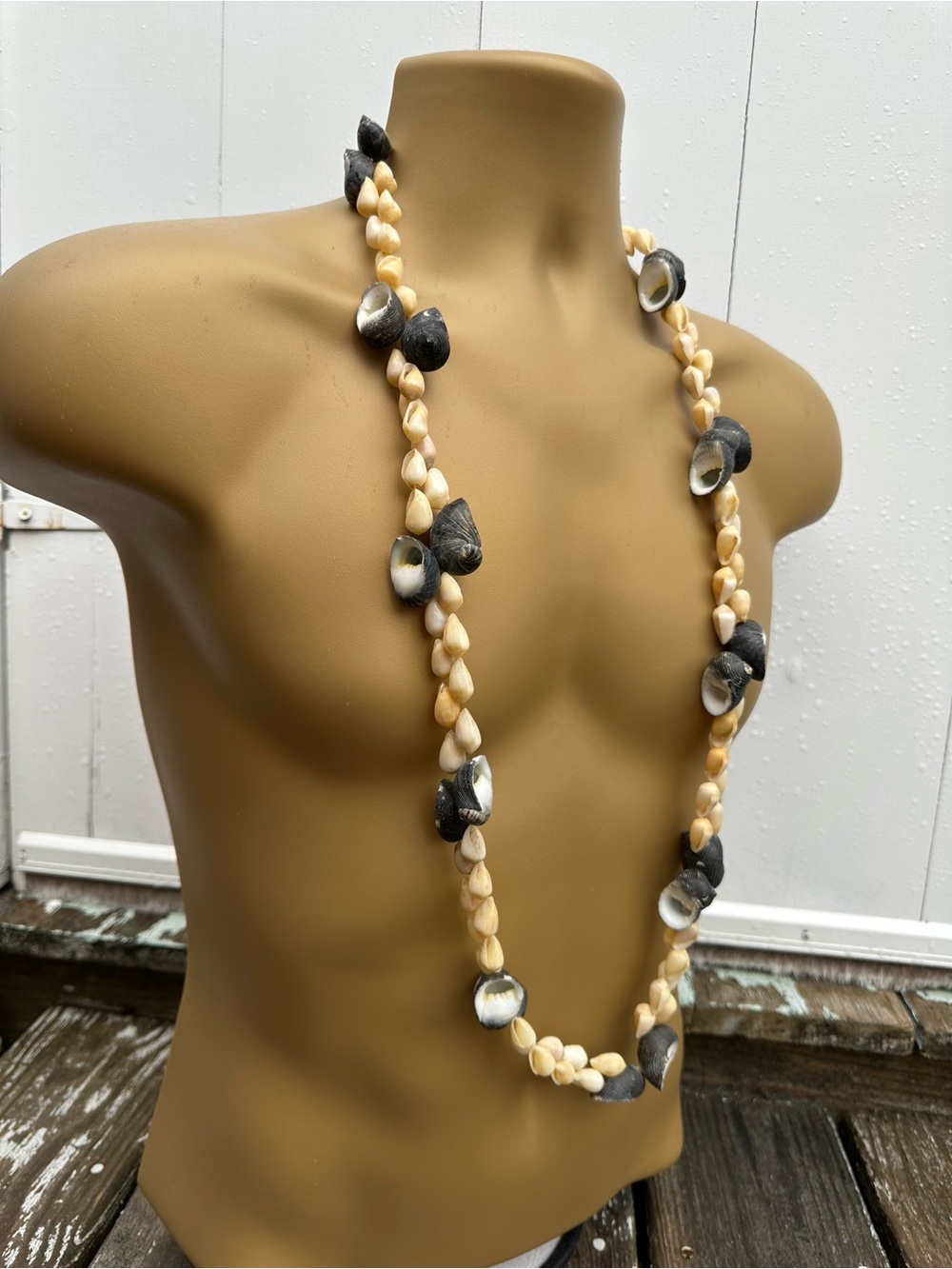 Kupee Nerite Rarotonga Shell Lei Necklace